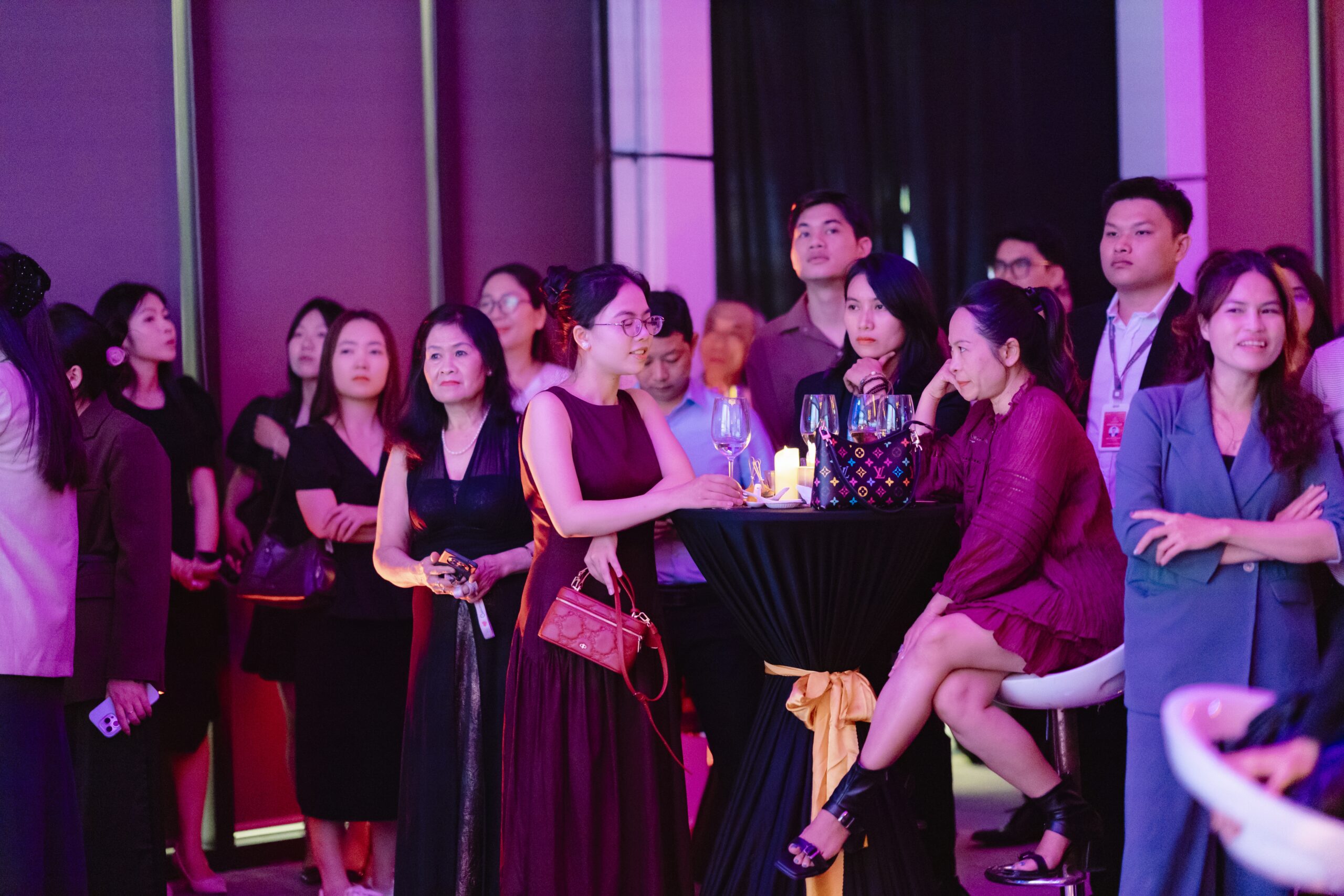 da tiec anh sang 1 scaled