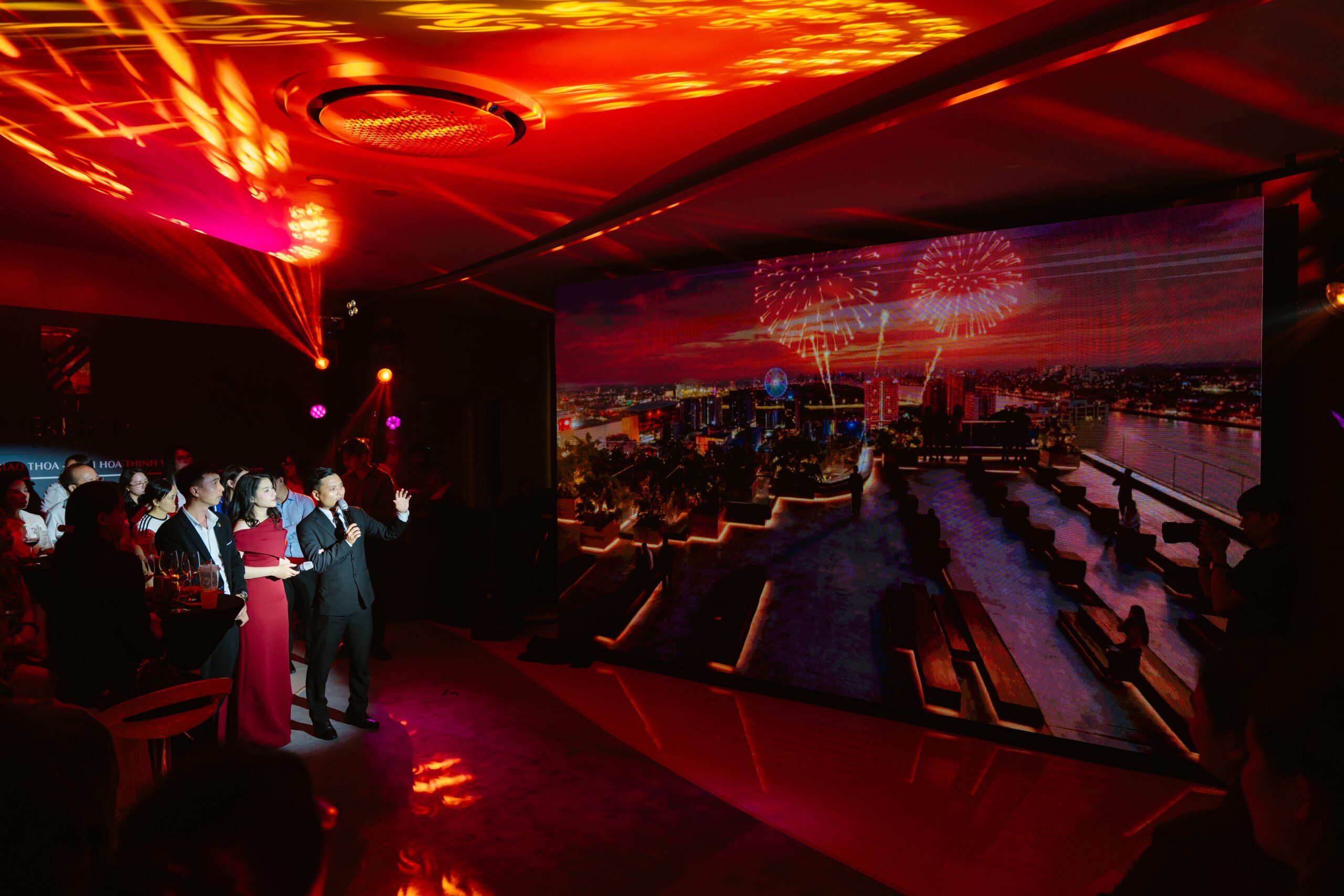 Khoảnh Khắc Bùng Nổ: Vén Màn Bí Mật "High Rooftop" Tại Tháp M1